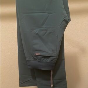 Figs women’s scrub pantss livingston style hydro green